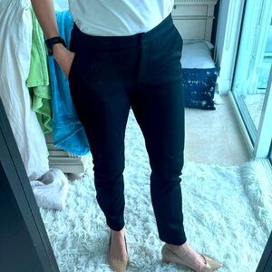 Trina Turk sz 6 black skinny pants w/ zipper detailed bottom and textured front